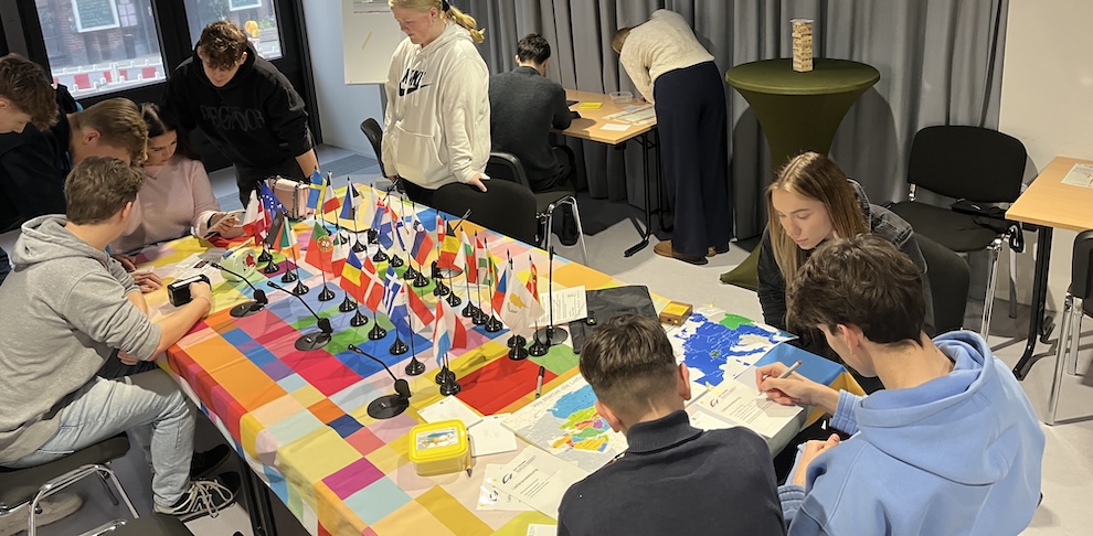 693045bbb647d2.64508402 13PW1